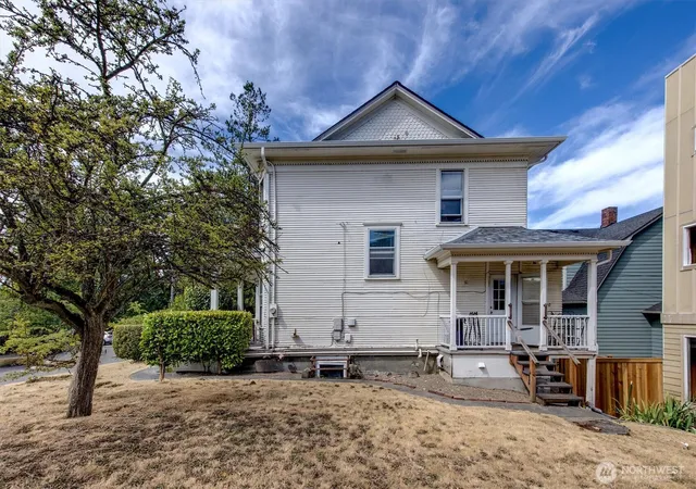 Photo 3 of Single family home for sale at 5522 12th Avenue NE, Seattle, WA 98105 | MLS# NWM2575287 | Listing updated on 2026-09-25