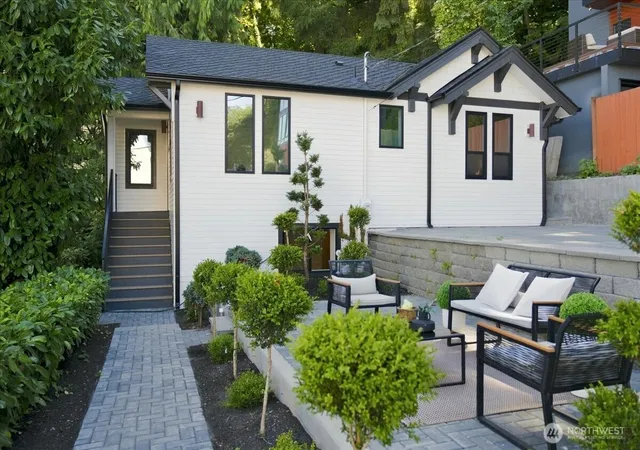 Photo 1 of Single family home for sale at 4011 Sw Maryland Pl, Seattle, WA 98116 | MLS# NWM2575334 | Listing updated on 2026-09-25