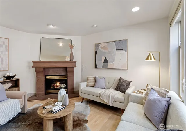 Photo 2 of Sale Pending at 4423 Phinney Ave N #F, Seattle, WA 98103 | MLS# NWM2575343 | Listing updated on 2026-09-25
