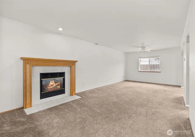 Photo 3 of Sale Pending at 10006 140th St Ct E, Puyallup, WA 98373 | MLS# NWM2575387 | Listing updated on 2026-09-25
