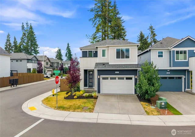 Photo 1 of Single family home for sale at 6302 206th Pl Sw, Lynnwood, WA 98036 | MLS# NWM2575409 | Listing updated on 2026-10-01