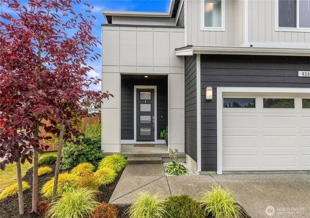 Photo 3 of Single family home for sale at 6302 206th Pl Sw, Lynnwood, WA 98036 | MLS# NWM2575409 | Listing updated on 2026-10-01