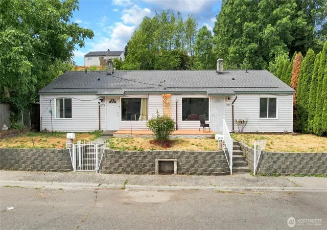 Multi family home for sale at 1725 1727 Bloomington Ave, Bremerton, WA 98312 | MLS# NWM2575457