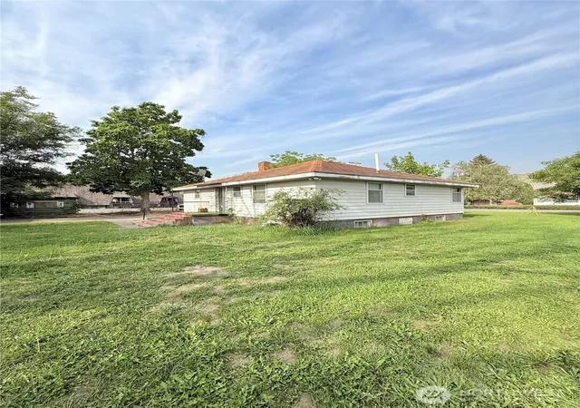 Photo 3 of Sale Pending at 2276 Burton Ave, Okanogan, WA 98840 | MLS# NWM2575465 | Listing updated on 2026-09-22