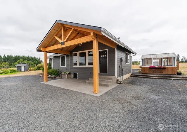 Single family home for sale at 193 Schoolhouse Rd, Winlock, WA 98596 | MLS# NWM2575523