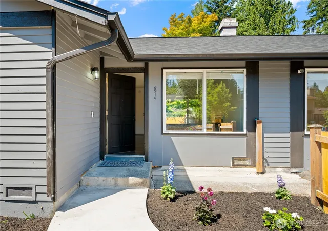 Photo 3 of Sale Pending at 6914 21st Dr Ne, Marysville, WA 98271 | MLS# NWM2575545 | Listing updated on 2026-09-23