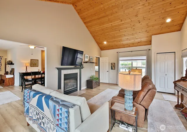 Photo 3 of Single family home for sale at 5655 Pauleina Ct, Freeland, WA 98249 | MLS# NWM2575728 | Listing updated on 2026-09-25