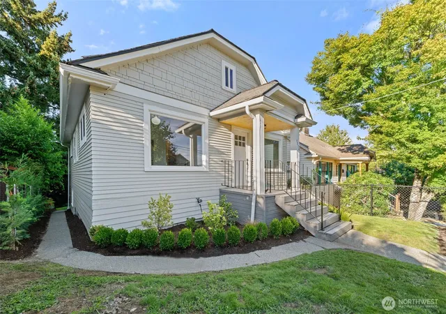 Photo 2 of Single family home for sale at 4236 S Findlay St, Seattle, WA 98118 | MLS# NWM2575739 | Listing updated on 2026-09-23