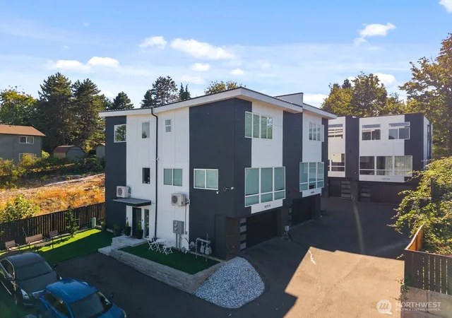 Photo 3 of Townhouse for sale at 12215 Des Moines Memorial Dr S #B, Seattle, WA 98168 | MLS# NWM2575790 | Listing updated on 2026-09-25