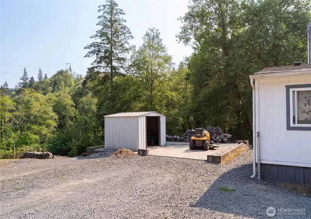 Photo 3 of Manufactured home for sale at 420 Proffitt Rd, Centralia, WA 98531 | MLS# NWM2575802 | Listing updated on 2026-09-30