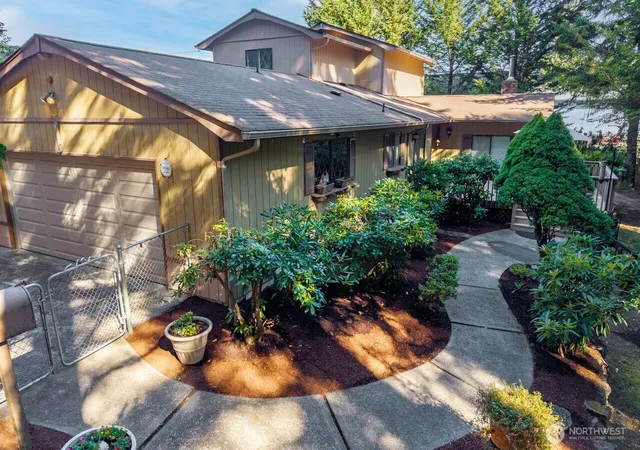 Photo 2 of Single family home for sale at 9215 96th St Nw, Gig Harbor, WA 98332 | MLS# NWM2575819 | Listing updated on 2026-09-22