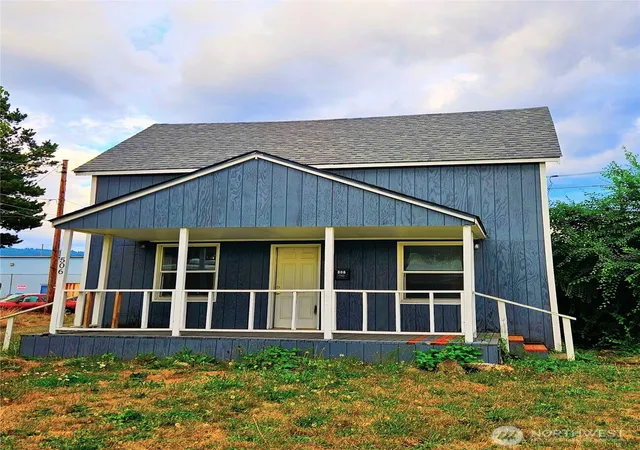 Photo 2 of Single family home for sale at 506 S 6th Avenue, Kelso, WA 98626 | MLS# NWM2575851 | Listing updated on 2026-09-25