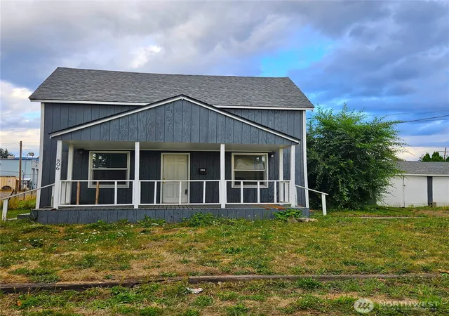 Photo 3 of Single family home for sale at 506 S 6th Avenue, Kelso, WA 98626 | MLS# NWM2575851 | Listing updated on 2026-09-25