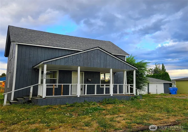 Photo 3 of Single family home for sale at 506 S 6th Avenue, Kelso, WA 98626 | MLS# NWM2575851 | Listing updated on 2026-09-25