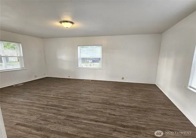 Photo 4 of Single family home for sale at 506 S 6th Avenue, Kelso, WA 98626 | MLS# NWM2575851 | Listing updated on 2026-09-25