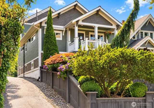 Photo 1 of Single family home for sale at 825 Ne 75th Street, Seattle, WA 98115 | MLS# NWM2575859 | Listing updated on 2026-09-27