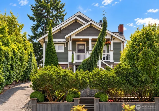 Photo 2 of Single family home for sale at 825 Ne 75th Street, Seattle, WA 98115 | MLS# NWM2575859 | Listing updated on 2026-09-27