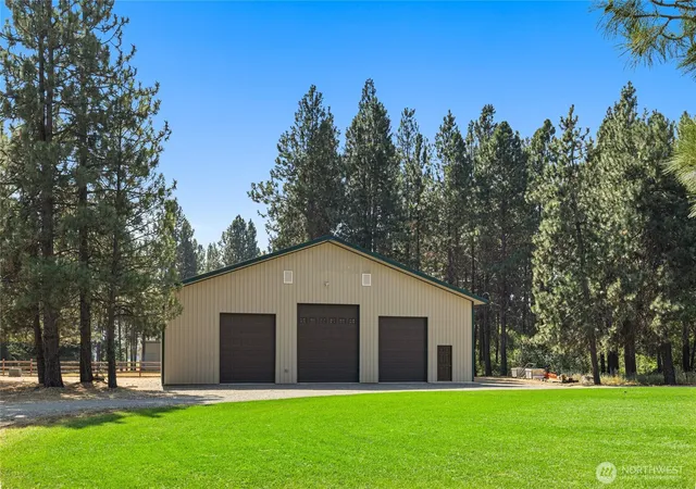 Photo 3 of Sale Pending at 1703 Airport Rd, Cle Elum, WA 98922 | MLS# NWM2575868 | Listing updated on 2026-09-21