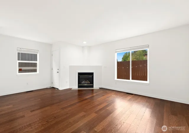 Photo 4 of Single family home for sale at 2428 Ne 13Th St, Renton, WA 98056 | MLS# NWM2575956 | Listing updated on 2026-09-25