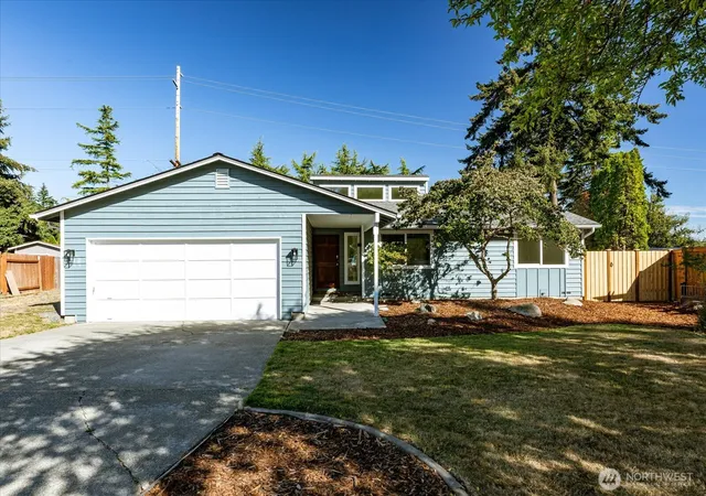 Photo 2 of Contingent at 1501 Sw Periwinkle Ln, Oak Harbor, WA 98277 | MLS# NWM2575980 | Listing updated on 2026-09-25