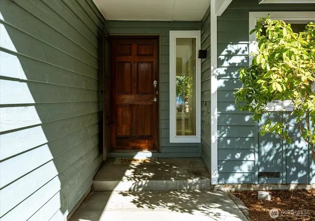 Photo 3 of Contingent at 1501 Sw Periwinkle Ln, Oak Harbor, WA 98277 | MLS# NWM2575980 | Listing updated on 2026-09-25