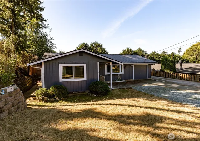 Photo 4 of Single family home for sale at 577 Salal St, Oak Harbor, WA 98277 | MLS# NWM2576068 | Listing updated on 2026-09-25