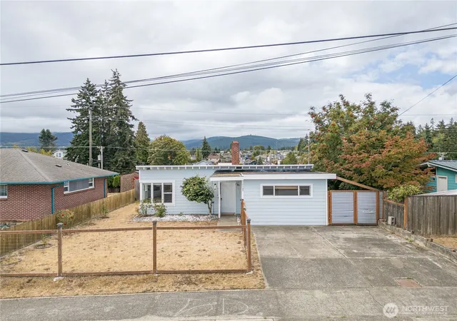 Photo 2 of Sale Pending at 1122 W 5th Street, Port Angeles, WA 98363 | MLS# NWM2576094 | Listing updated on 2026-09-25