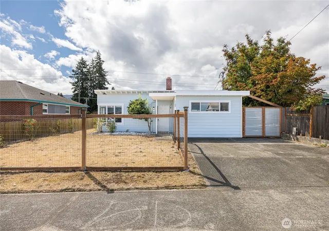 Photo 3 of Sale Pending at 1122 W 5th Street, Port Angeles, WA 98363 | MLS# NWM2576094 | Listing updated on 2026-09-25
