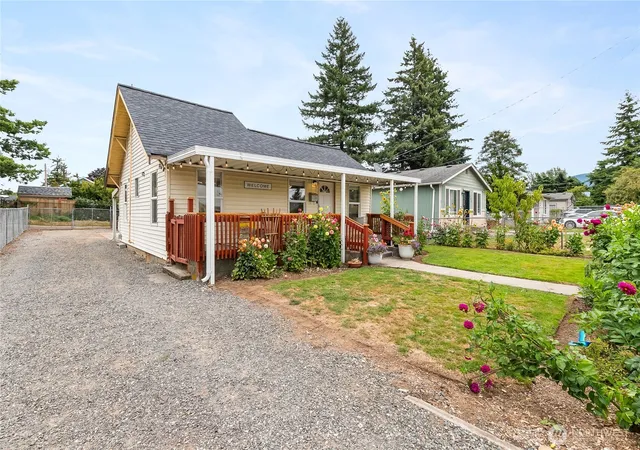 Photo 3 of Sale Pending at 610 Strandell St, Everson, WA 98247 | MLS# NWM2576106 | Listing updated on 2026-10-01