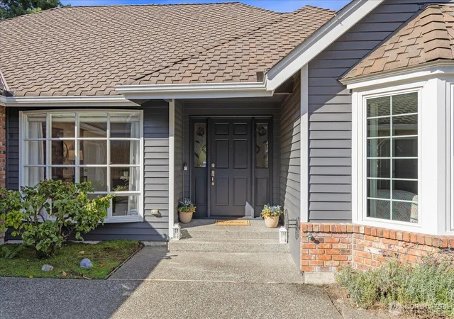 Photo 3 of Sale Pending at 5816 Chennault Beach Dr, Mukilteo, WA 98275 | MLS# NWM2576128 | Listing updated on 2026-09-25