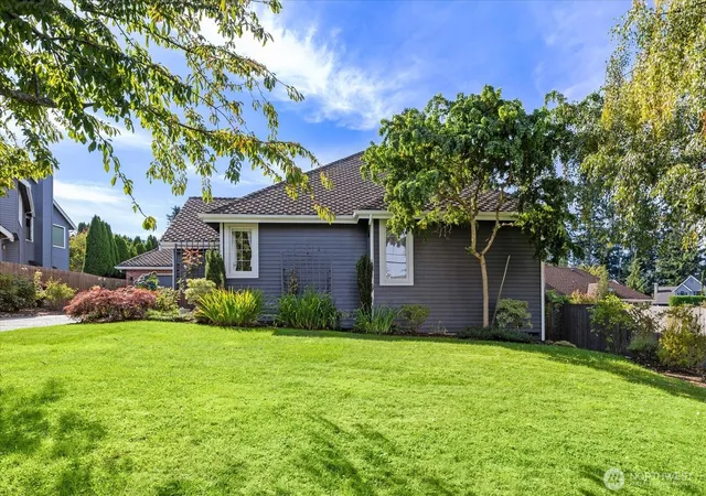 Photo 4 of Sale Pending at 5816 Chennault Beach Dr, Mukilteo, WA 98275 | MLS# NWM2576128 | Listing updated on 2026-09-25