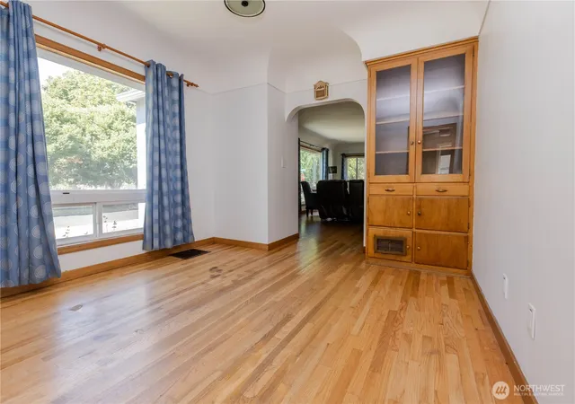 Photo 3 of Single family home for sale at 418 N Division St, Walla Walla, WA 99362 | MLS# NWM2576144 | Listing updated on 2026-09-23