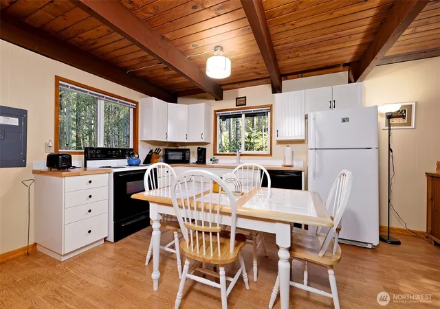 Photo 4 of Single family home for sale at 331 N Wynoochee Dr, Hoodsport, WA 98548 | MLS# NWM2576216 | Listing updated on 2026-09-25