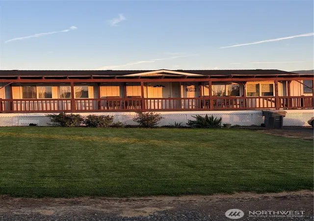 Photo 2 of Manufactured home for sale at 415 Spring Cir Sw, Mattawa, WA 99349 | MLS# NWM2576234 | Listing updated on 2026-09-25