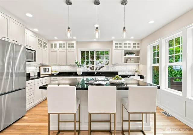Photo 3 of Sale Pending at 6708 125th Avenue Ne, Kirkland, WA 98033 | MLS# NWM2576236 | Listing updated on 2026-09-25