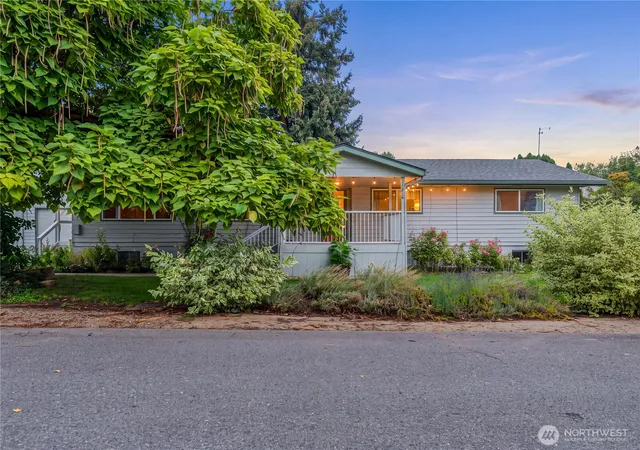 Photo 1 of Sale Pending at 1216 4th Street, Wenatchee, WA 98801 | MLS# NWM2576238 | Listing updated on 2026-09-26