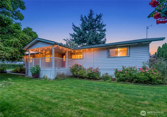 Photo 2 of Sale Pending at 1216 4th Street, Wenatchee, WA 98801 | MLS# NWM2576238 | Listing updated on 2026-09-26