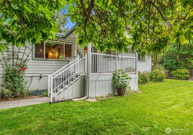 Photo 3 of Sale Pending at 1216 4th Street, Wenatchee, WA 98801 | MLS# NWM2576238 | Listing updated on 2026-09-26