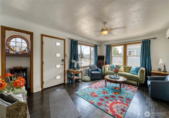 Photo 2 of Single family home for sale at 2525 Veldee Ave, Bremerton, WA 98312 | MLS# NWM2576360 | Listing updated on 2026-09-25