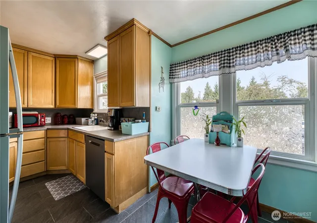 Photo 4 of Single family home for sale at 2525 Veldee Ave, Bremerton, WA 98312 | MLS# NWM2576360 | Listing updated on 2026-09-25