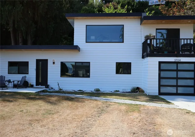Photo 3 of Single family home for sale at 3704 Bells Ln, Langley, WA 98260 | MLS# NWM2576434 | Listing updated on 2026-09-24