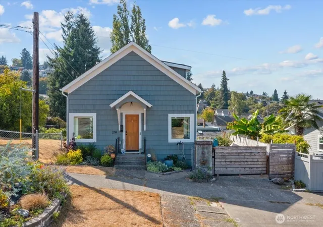 Photo 3 of Single family home for sale at 2714 N Mccarver St, Tacoma, WA 98403 | MLS# NWM2576459 | Listing updated on 2026-09-25