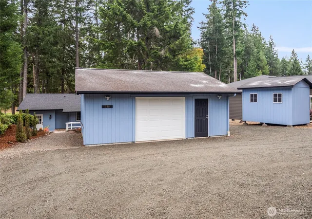 Photo 3 of Single family home for sale at 250 E Saint Andrews Dr, Shelton, WA 98584 | MLS# NWM2576476 | Listing updated on 2026-10-01