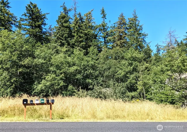 Photo 2 of Land for sale at 0 E Sealawn Blvd, Freeland, WA 98249 | MLS# NWM2576505 | Listing updated on 2026-09-25