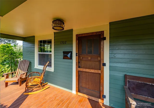 Photo 3 of Sale Pending at 1302 Virginia St, Mount Vernon, WA 98273 | MLS# NWM2576550 | Listing updated on 2026-09-25
