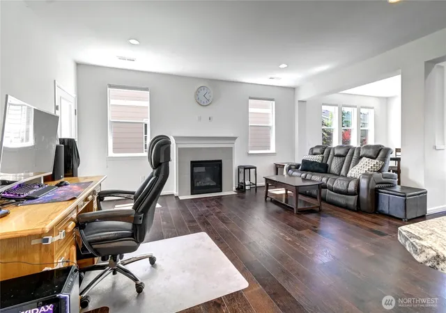 Photo 4 of Single family home for sale at 4523 Riverfront Blvd, Everett, WA 98203 | MLS# NWM2576642 | Listing updated on 2026-09-24