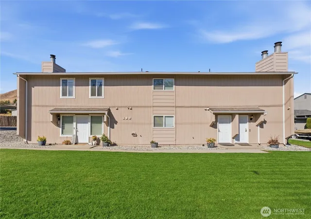 Multi family home for sale at 128 S Western Ave #1, Wenatchee, WA 98801 | MLS# NWM2576746