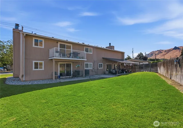 Photo 3 of Multi family home for sale at 128 S Western Ave #1, Wenatchee, WA 98801 | MLS# NWM2576746 | Listing updated on 2026-09-21