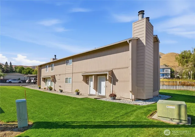 Photo 4 of Multi family home for sale at 128 S Western Ave #1, Wenatchee, WA 98801 | MLS# NWM2576746 | Listing updated on 2026-09-21