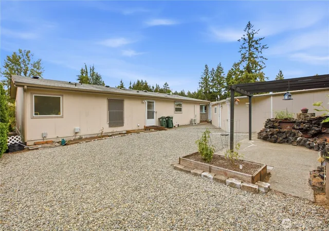 Photo 3 of Manufactured home for sale at 930 Trosper Rd Sw #SPC123, Tumwater, WA 98512 | MLS# NWM2576759 | Listing updated on 2026-09-24